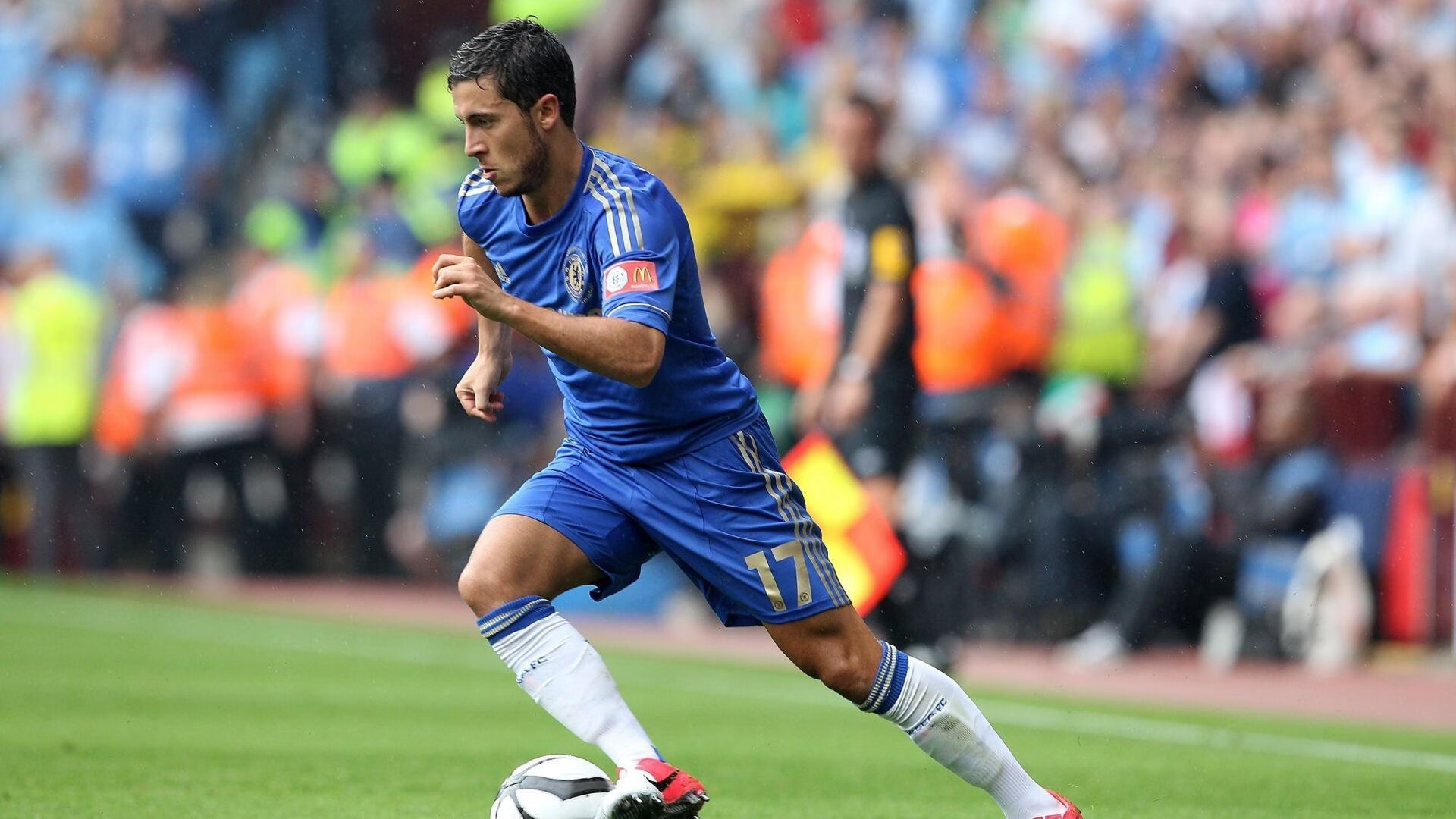 九游娱乐官方平台-史上第一个在季后赛连续投中超远距离三分球的球员，中场超远三分球